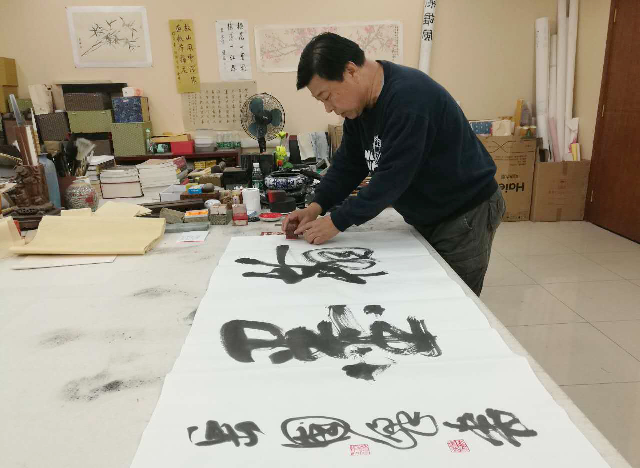 滿眼盡墨梅,，隨處聞墨香——訪岳國峰